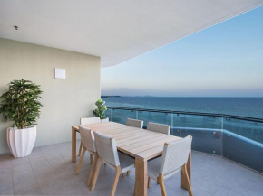ICONIC UNIT 1504 - BRAND NEW BEACHFRONT APARTMENT IN KIRRA COOLANGATTA